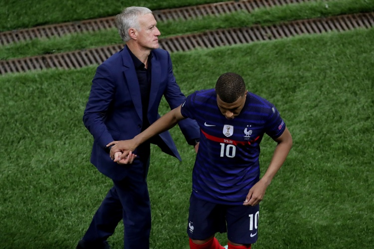 德尚：姆巴佩正經(jīng)歷職業(yè)生涯最不順利的時刻，我在身后支持著他